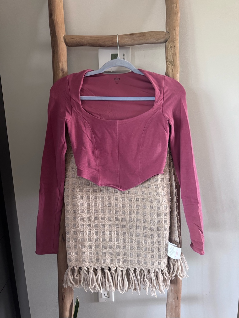 💗 ALO Long Sleeve Cropped Corset Top — Pink | XS